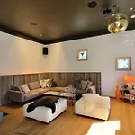 Aurakarwendel Apartman *
